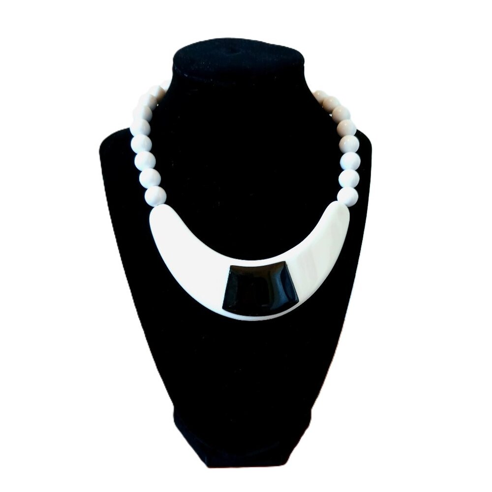 Funky Vintage 1980s acrylic necklace - black and white - statement - geometric